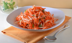 Салат с морковкой